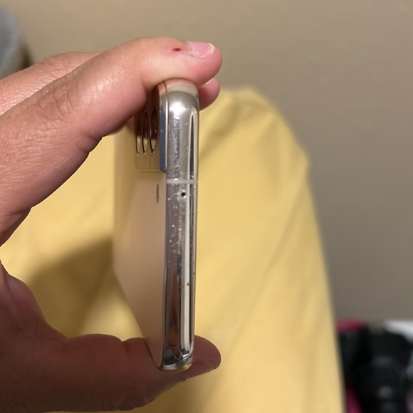 Samsung Galaxy S22 (Unlocked) - Picture 4 of 7